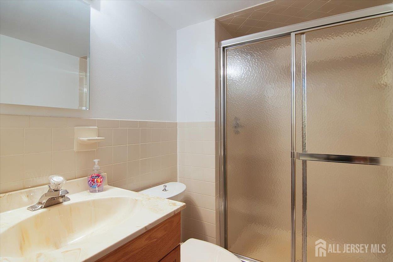 10 Elizabeth Court Edison, NJ 08817 - Photo 17 of 38