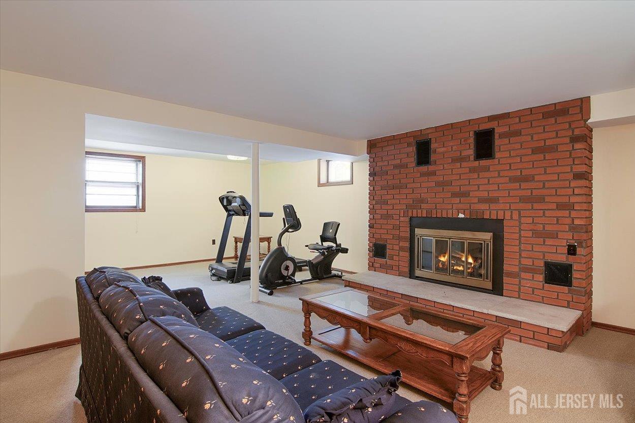 10 Elizabeth Court Edison, NJ 08817 - Photo 20 of 38