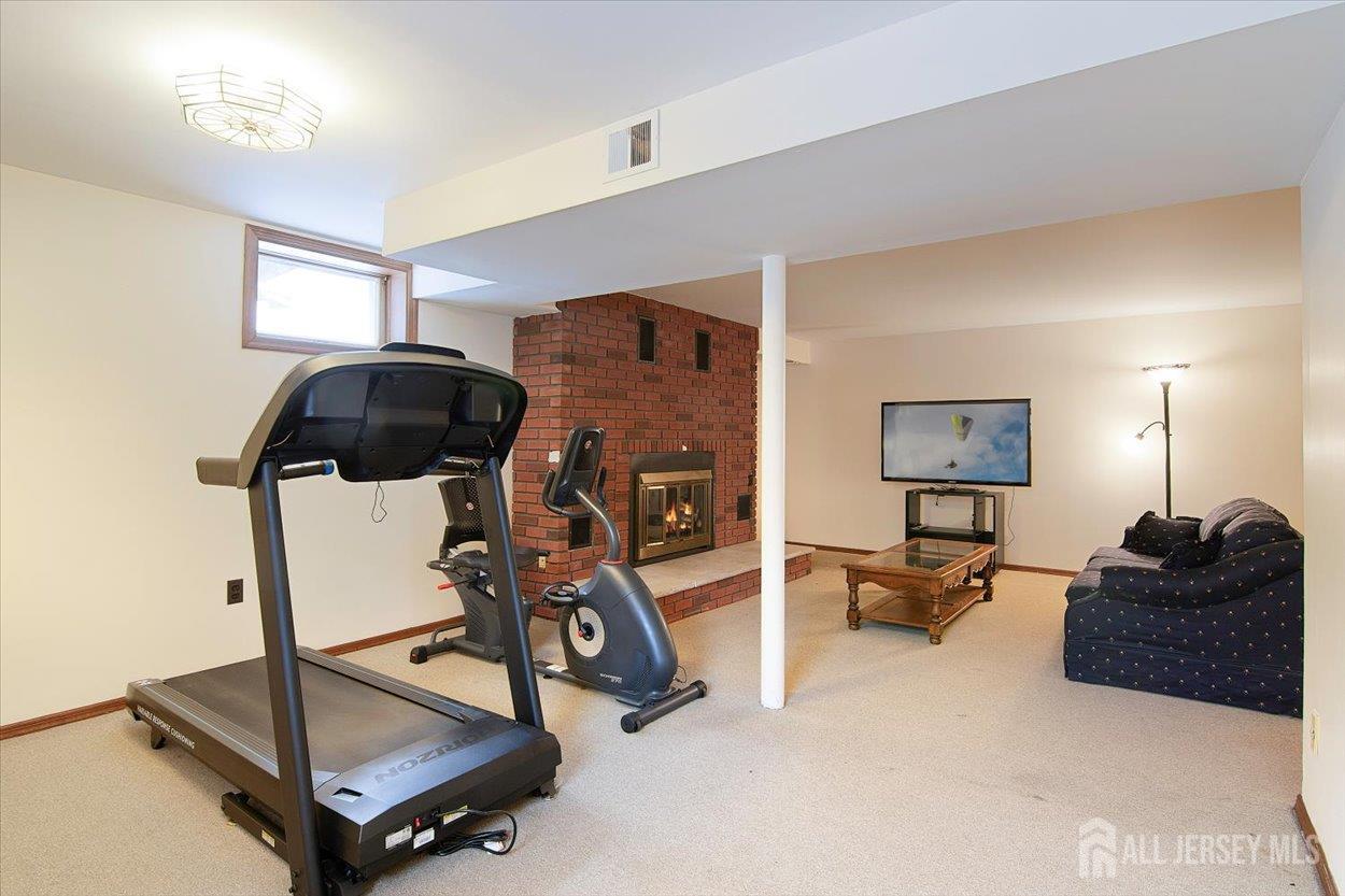 10 Elizabeth Court Edison, NJ 08817 - Photo 23 of 38