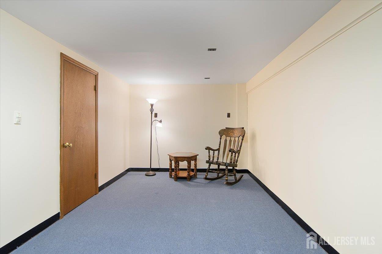 10 Elizabeth Court Edison, NJ 08817 - Photo 26 of 38