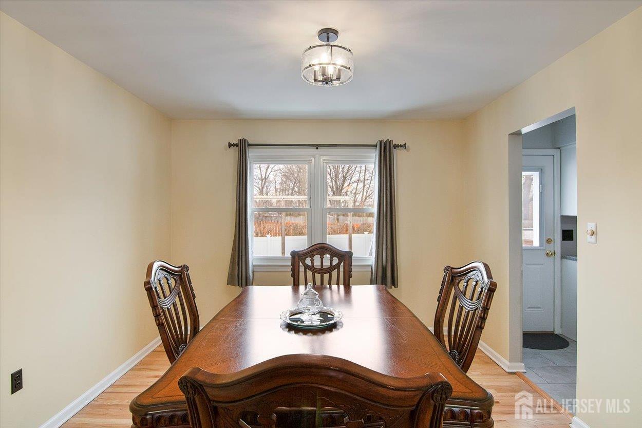 10 Elizabeth Court Edison, NJ 08817 - Photo 7 of 38