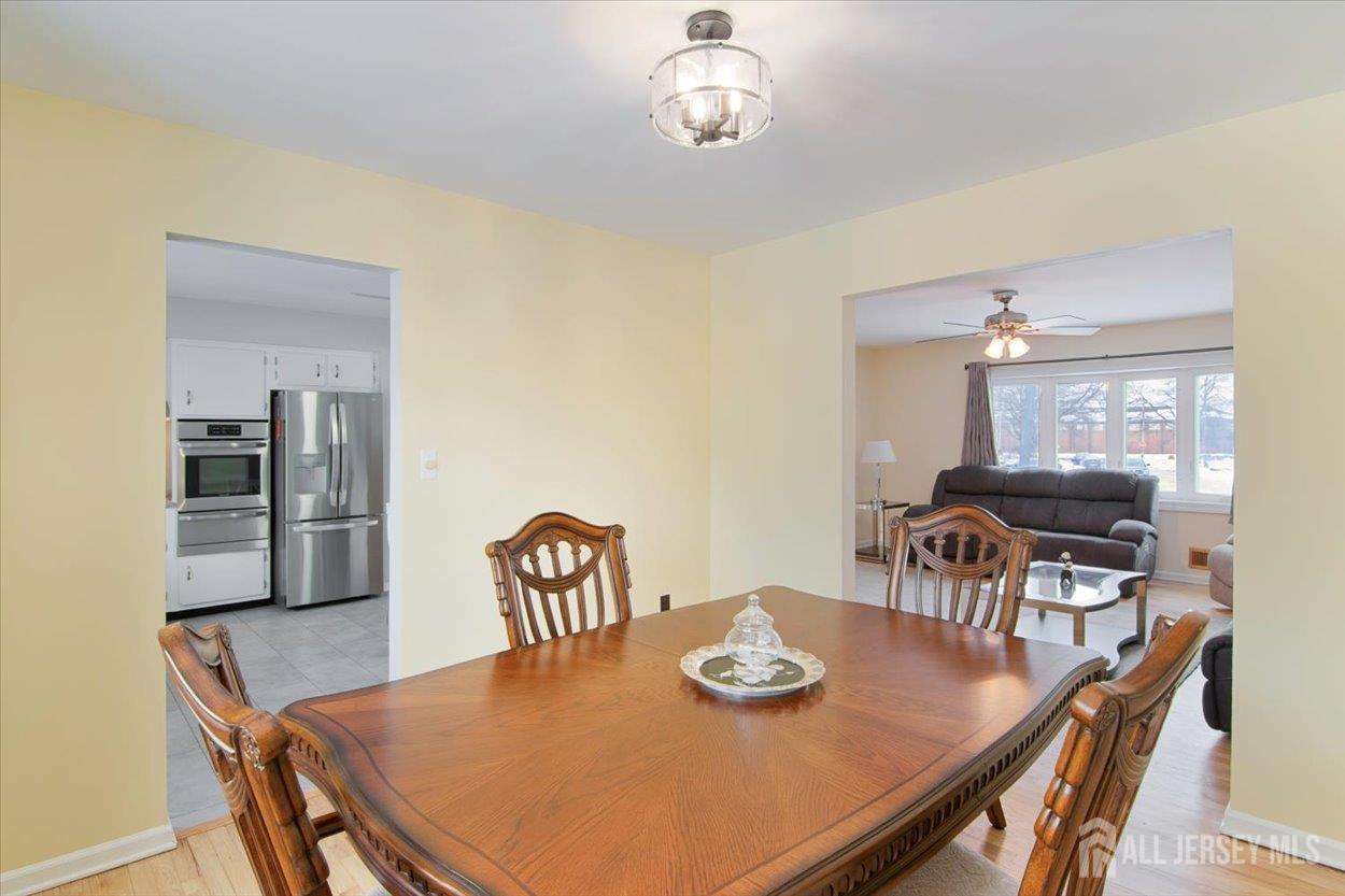 10 Elizabeth Court Edison, NJ 08817 - Photo 8 of 38