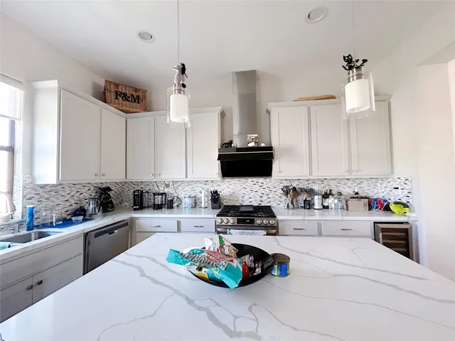 $4,200 | 939 Queen Annes Road, Houston, TX 77024