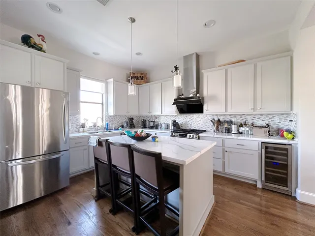 $4,200 | 939 Queen Annes Road, Houston, TX 77024