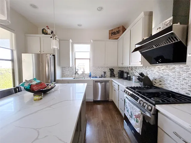 $4,200 | 939 Queen Annes Road, Houston, TX 77024