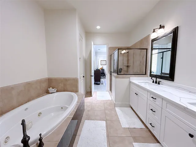 $4,200 | 939 Queen Annes Road, Houston, TX 77024