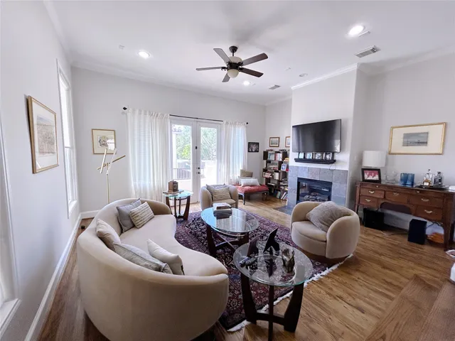 $4,200 | 939 Queen Annes Road, Houston, TX 77024