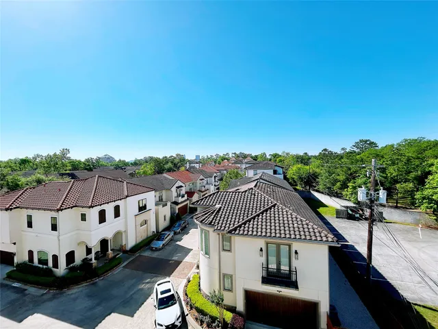 $4,200 | 939 Queen Annes Road, Houston, TX 77024