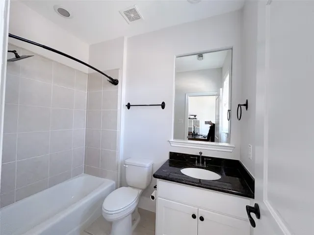 $4,200 | 939 Queen Annes Road, Houston, TX 77024