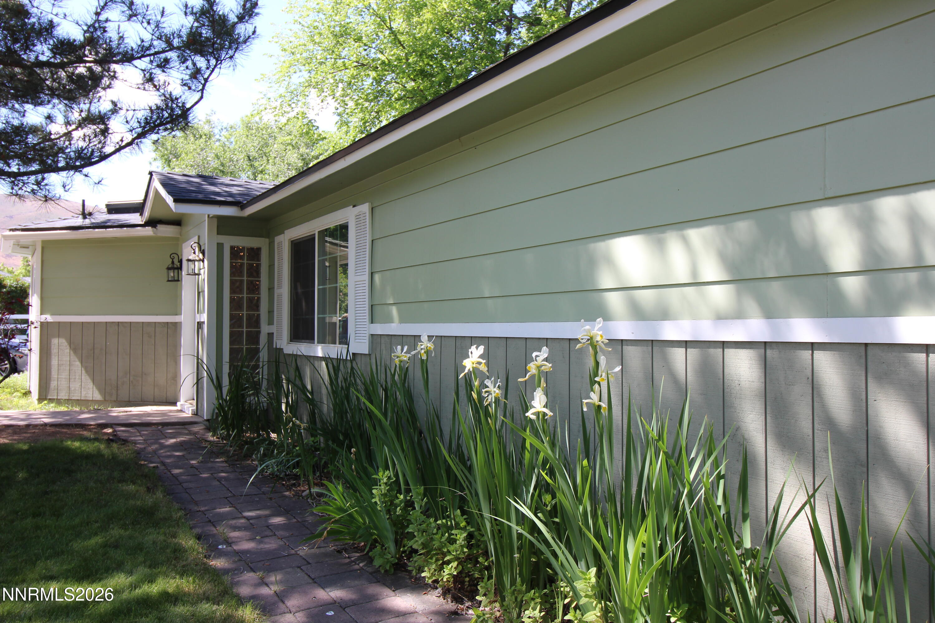 120 Andrew Lane Reno, NV 89521 - Photo 7 of 59 Front yard