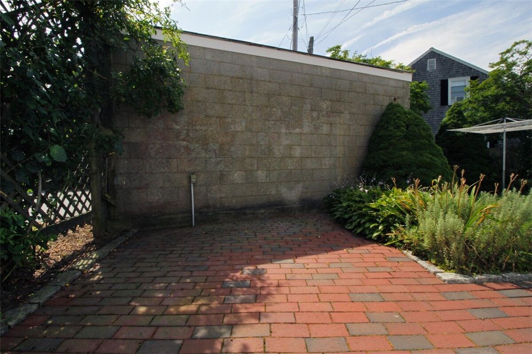 53 Old Fort Road Newport, RI 02840 - Photo 21 of 40 Beautiful Brick Patio
