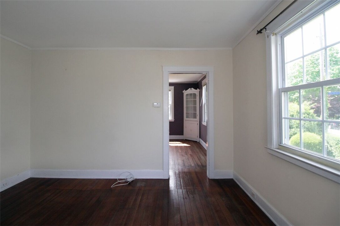 53 Old Fort Road Newport, RI 02840 - Photo 30 of 40 Living Room