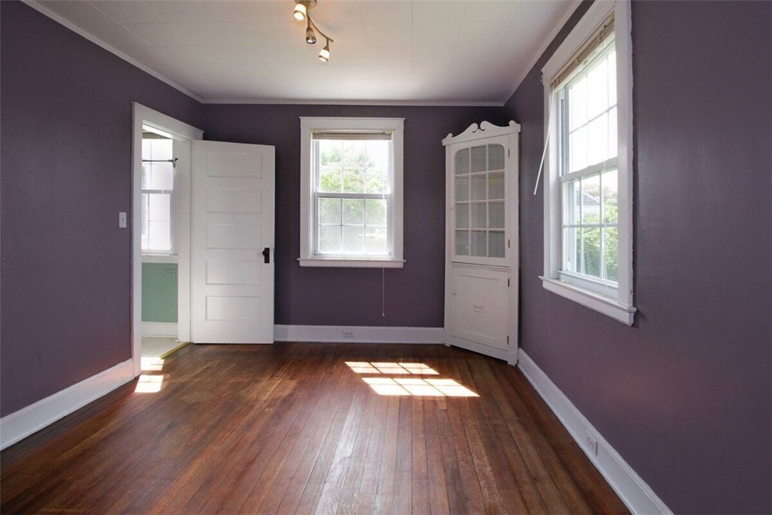 53 Old Fort Road Newport, RI 02840 - Photo 31 of 40 Dining Room with Curio