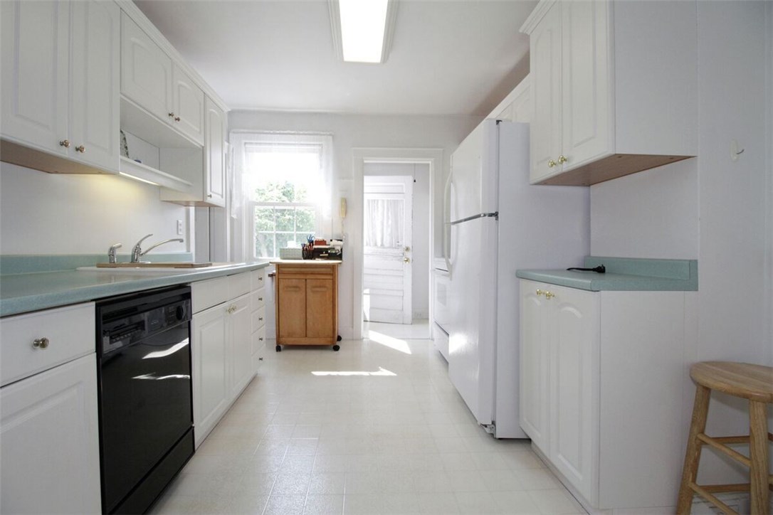 53 Old Fort Road Newport, RI 02840 - Photo 5 of 40 Updated Kitchen