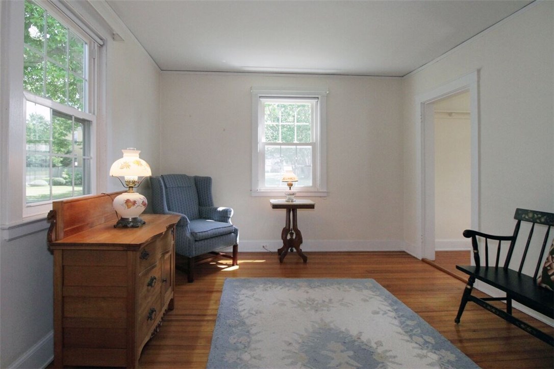 53 Old Fort Road Newport, RI 02840 - Photo 8 of 40 Living Room