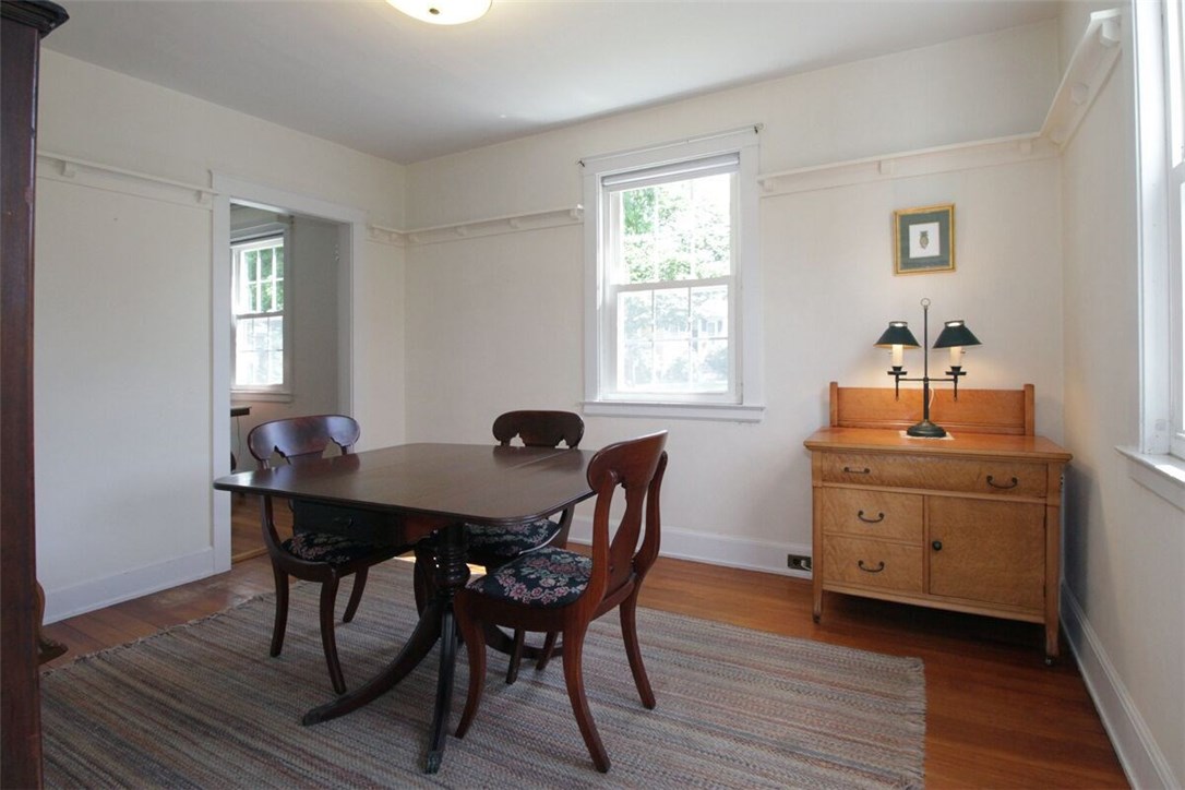 53 Old Fort Road Newport, RI 02840 - Photo 9 of 40 Dining Room with Picture Rails