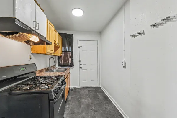 a view of empty room with wooden floor and closet