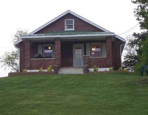 3455 Jae Valley Road Roanoke, VA 24014 - Photo 1 of 2 a front view of a house with a yard