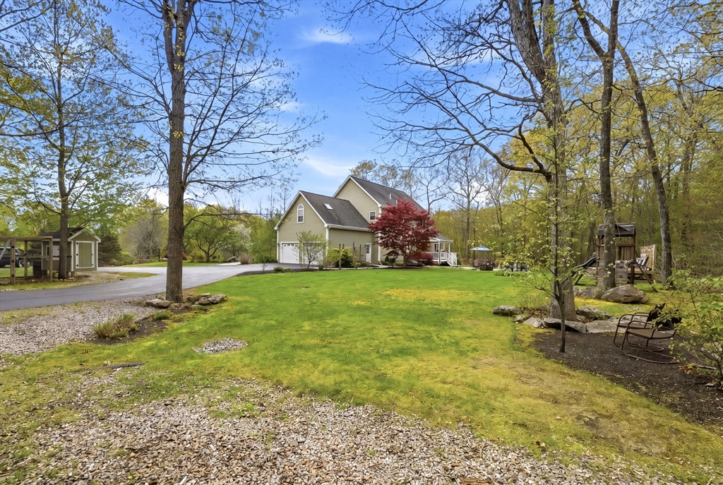 76 Old Farm Road Douglas, MA 01516 - Photo 4 of 35
