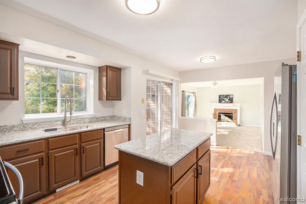 582 Whitney Drive Rochester Hills, MI 48307 - Photo 9 of 29