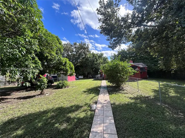 a view of an outdoor space