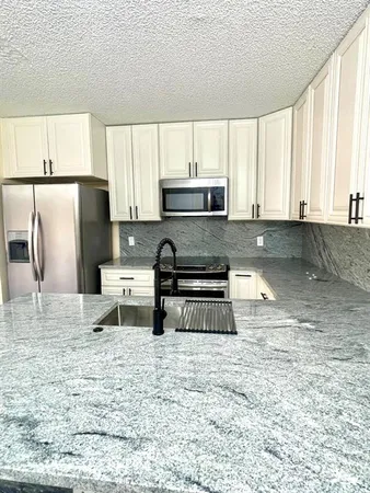$2,200 | 2712 14th Court, Palm Harbor, FL 34684