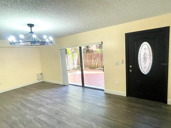$2,200 | 2712 14th Court, Palm Harbor, FL 34684