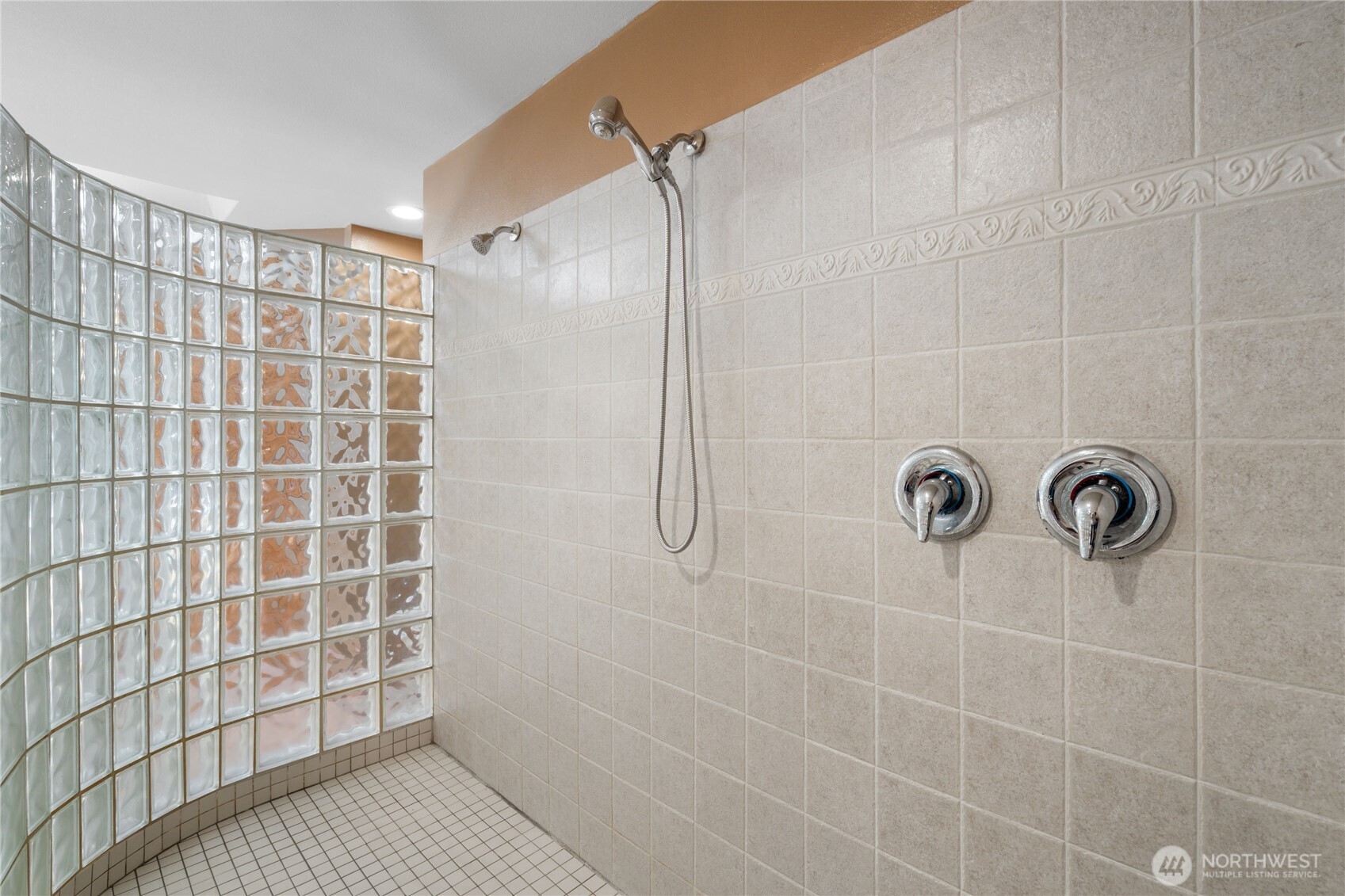 3915 Silvana Terrace Road Stanwood, WA 98292 - Photo 26 of 40 a bathroom with a shower