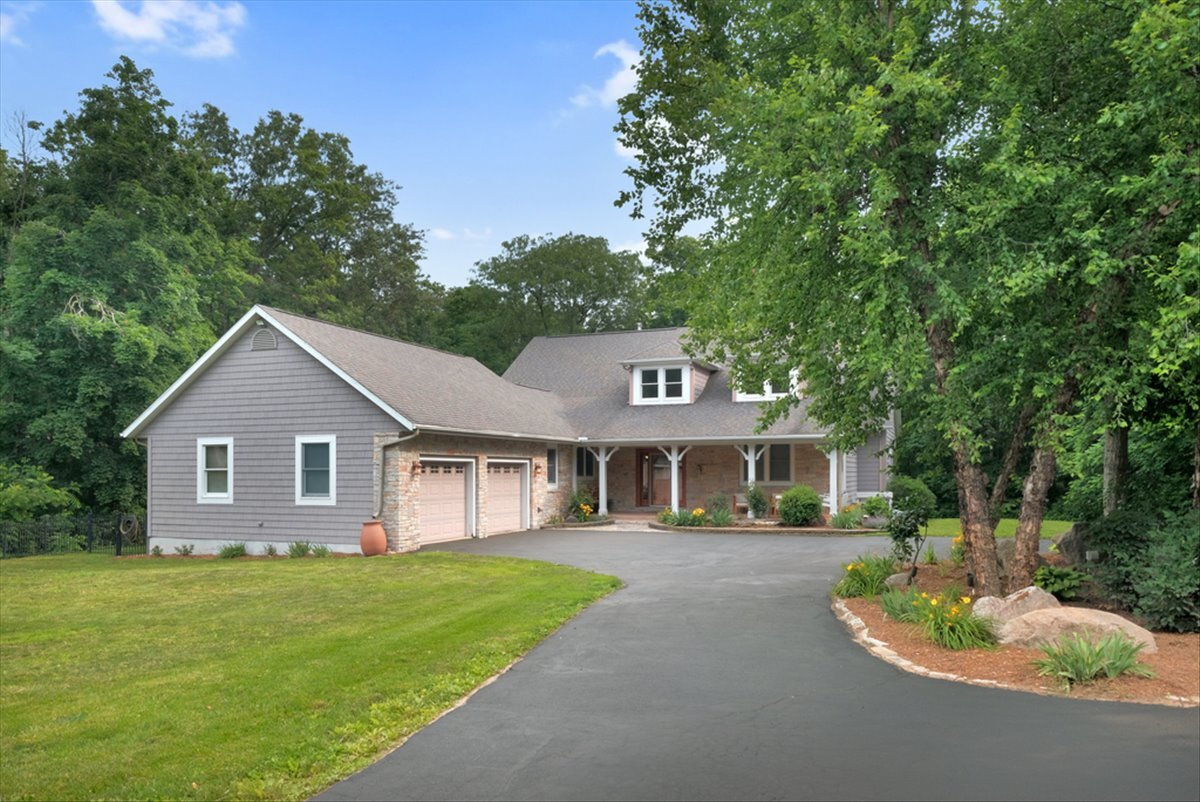 2-3 Timber Ridge Lane Mansfield, IL 61854 - Photo 2 of 104