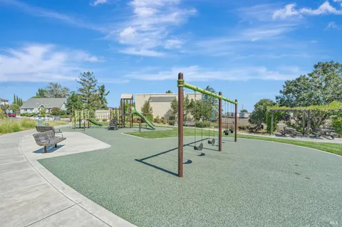 $1,024,000 | 2589 Topaz Drive, Novato, CA 94945