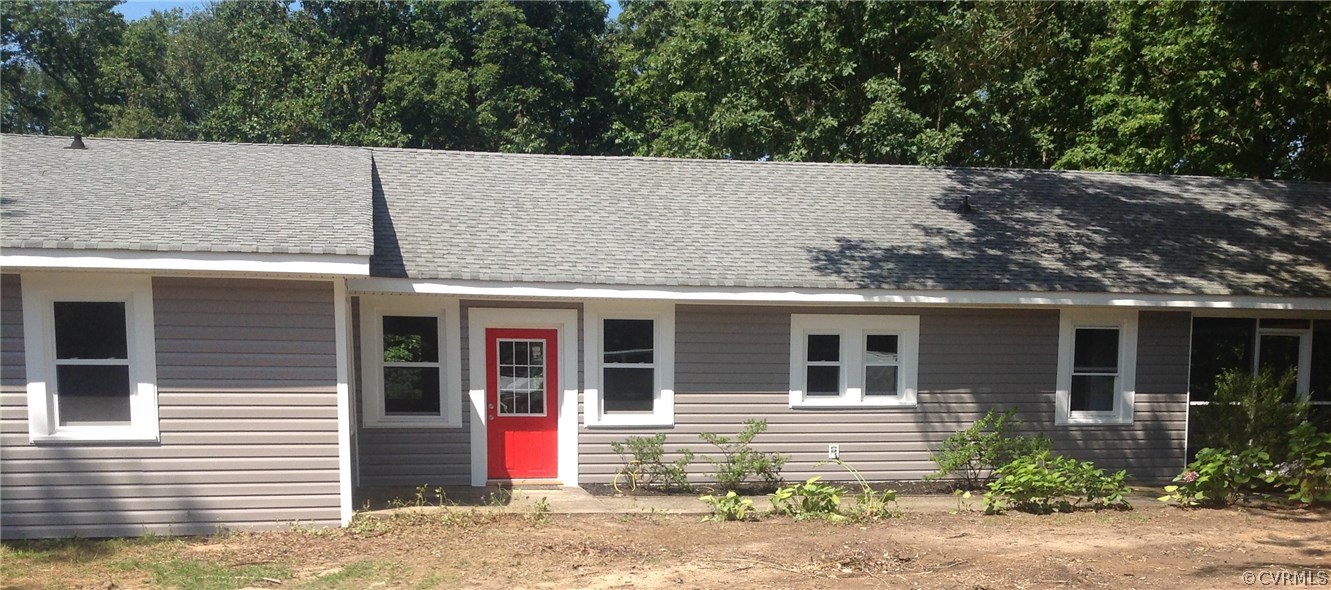4563 New Line Road Gum Spring, VA 23065 - Photo 1 of 11 a backyard of a house