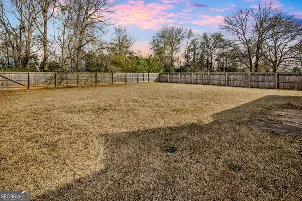 a view of backyard space