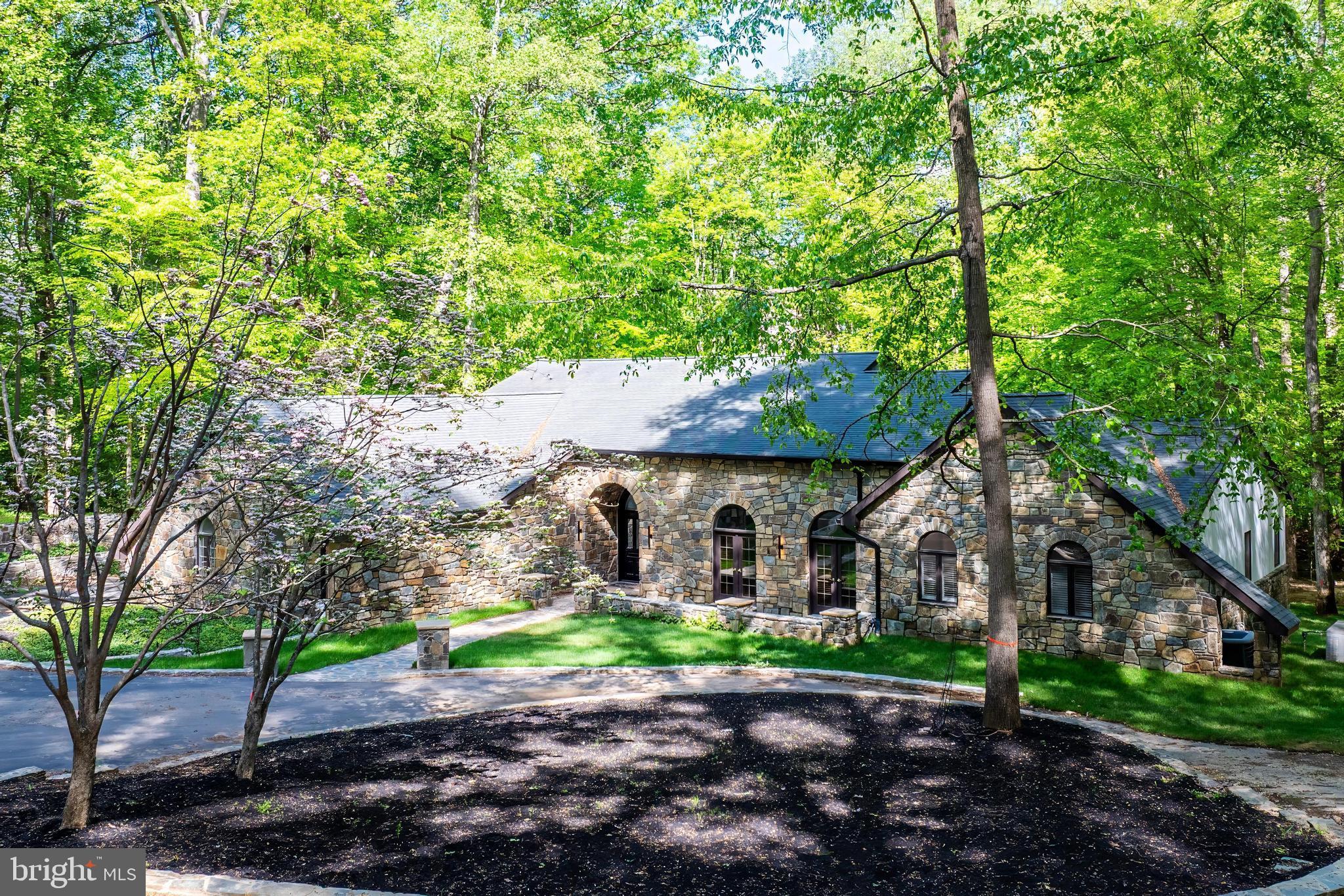 105 Jefferson Run Road Great Falls, VA 22066 - Photo 3 of 21 Gallery Image 3