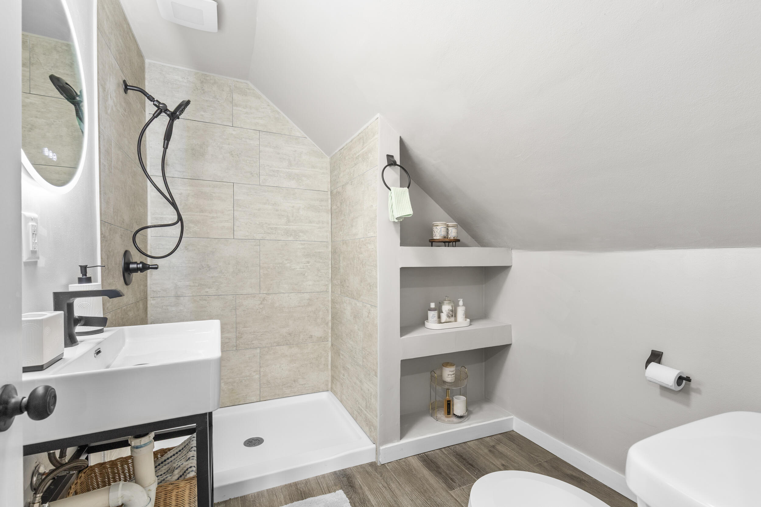 4218 North 71st Street Milwaukee, WI 53216 - Photo 12 of 18 En Suite Bath