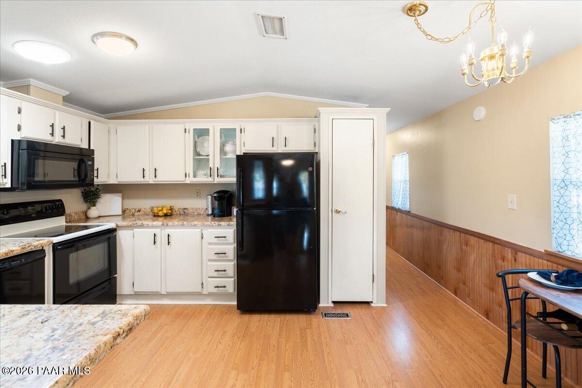 2352 Hillside Loop Road Prescott, AZ 86301 - Photo 8 of 27 Kitchen & Dining