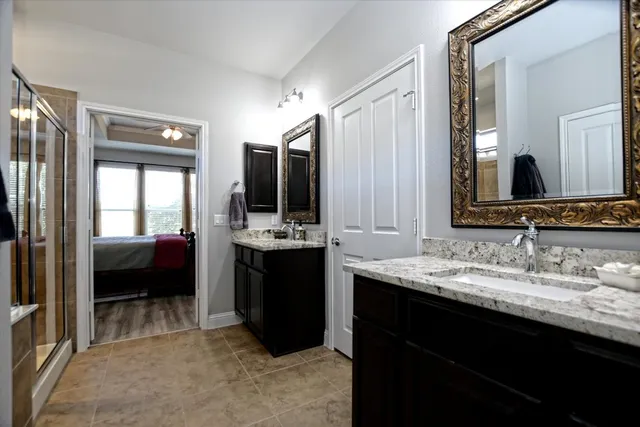a en suite bathroom with a sink and a mirror