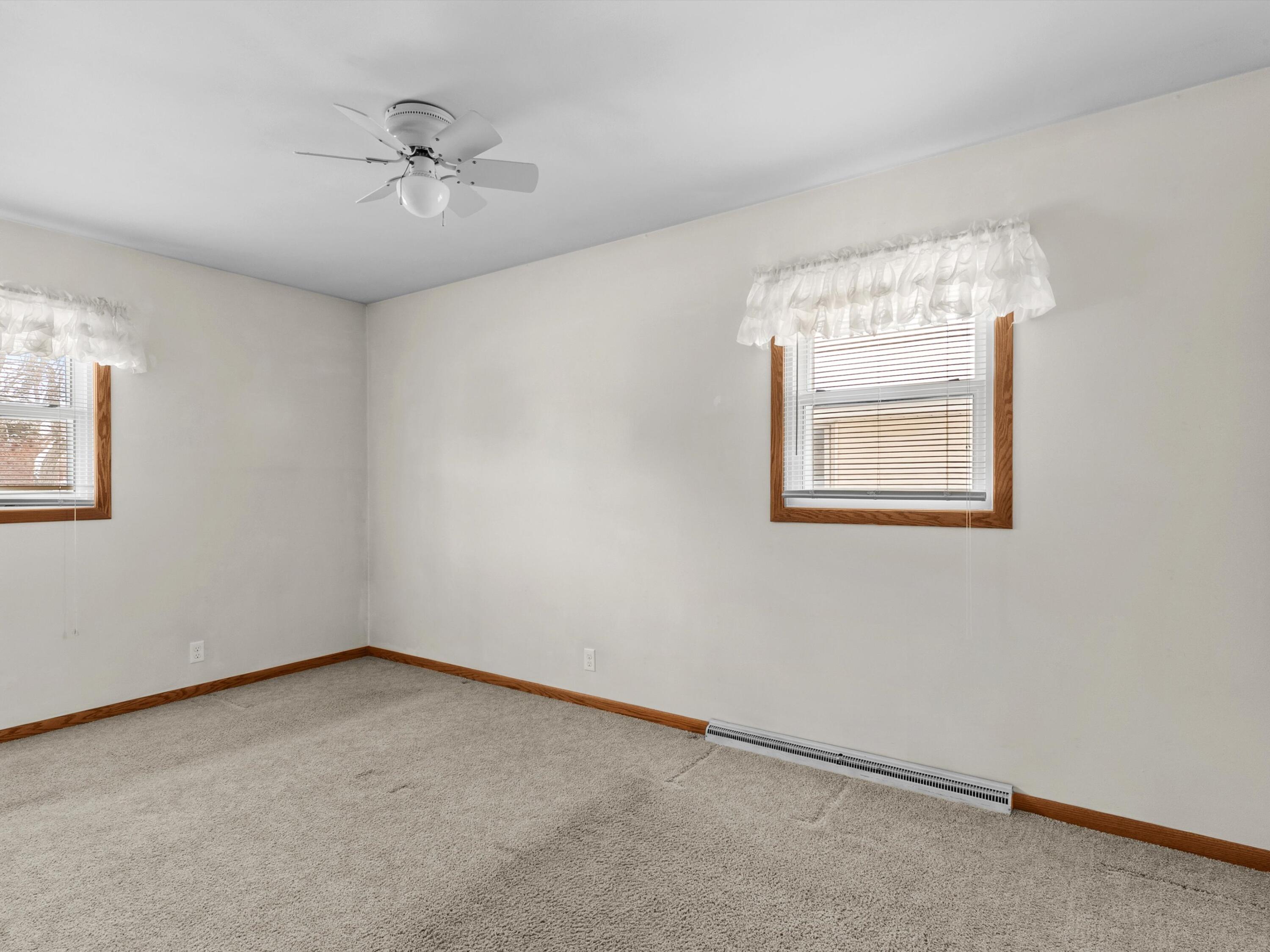 2136 Richmond Avenue Manitowoc, WI 54220 - Photo 9 of 31 Bedroom 1