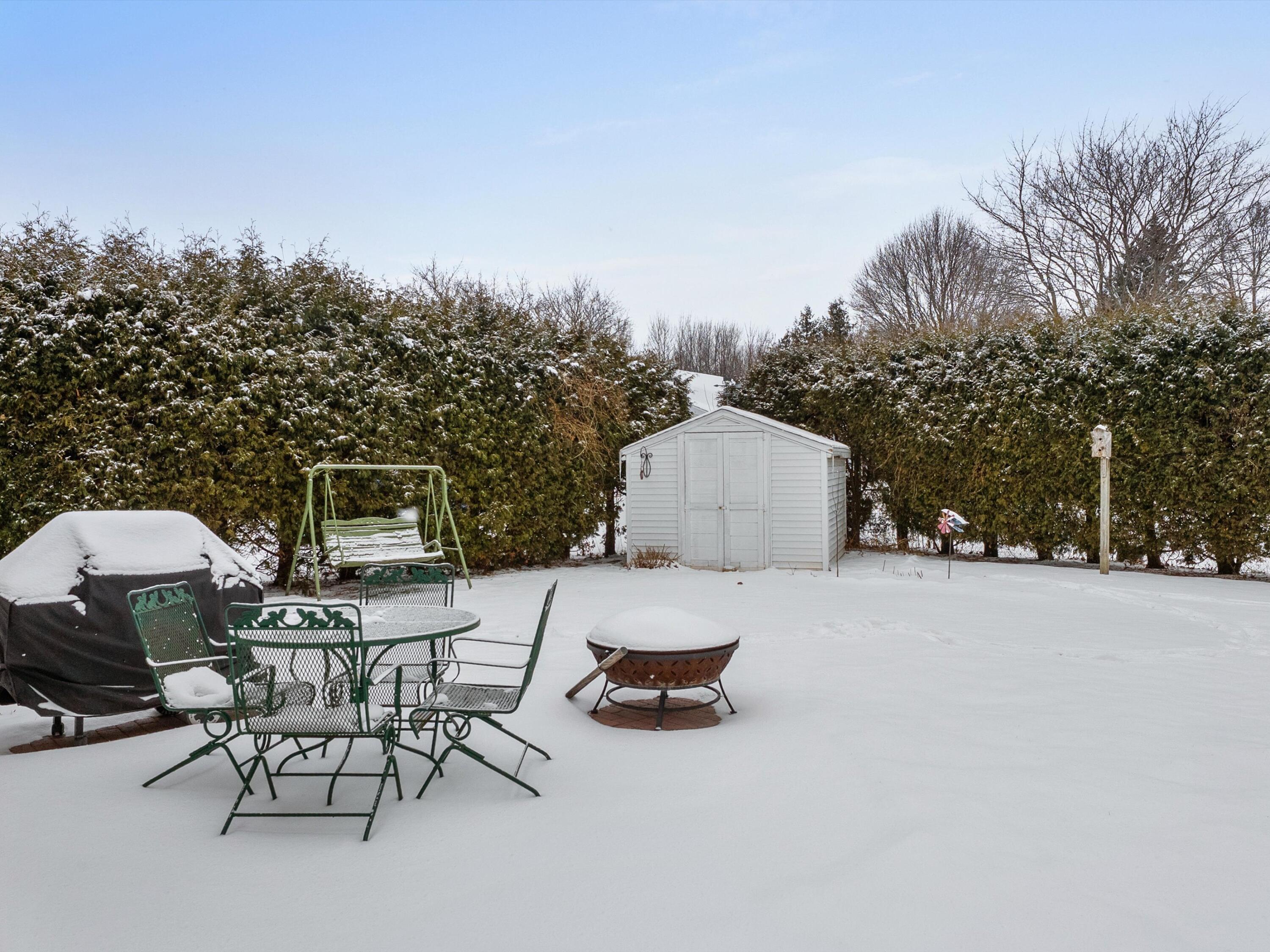 2136 Richmond Avenue Manitowoc, WI 54220 - Photo 22 of 31 Metal Patio Set Included