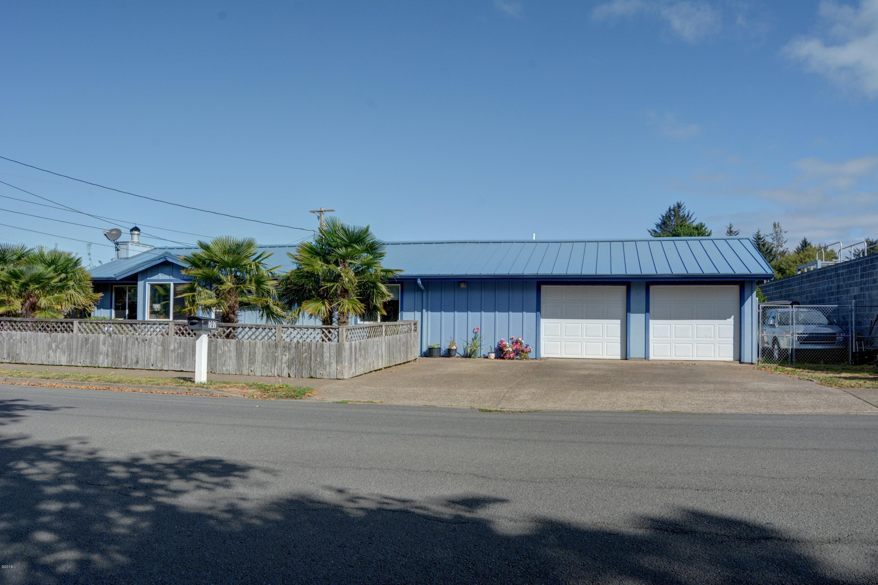 707 Northeast 7th Street Newport, OR 97365 - Photo 2 of 19 Front view