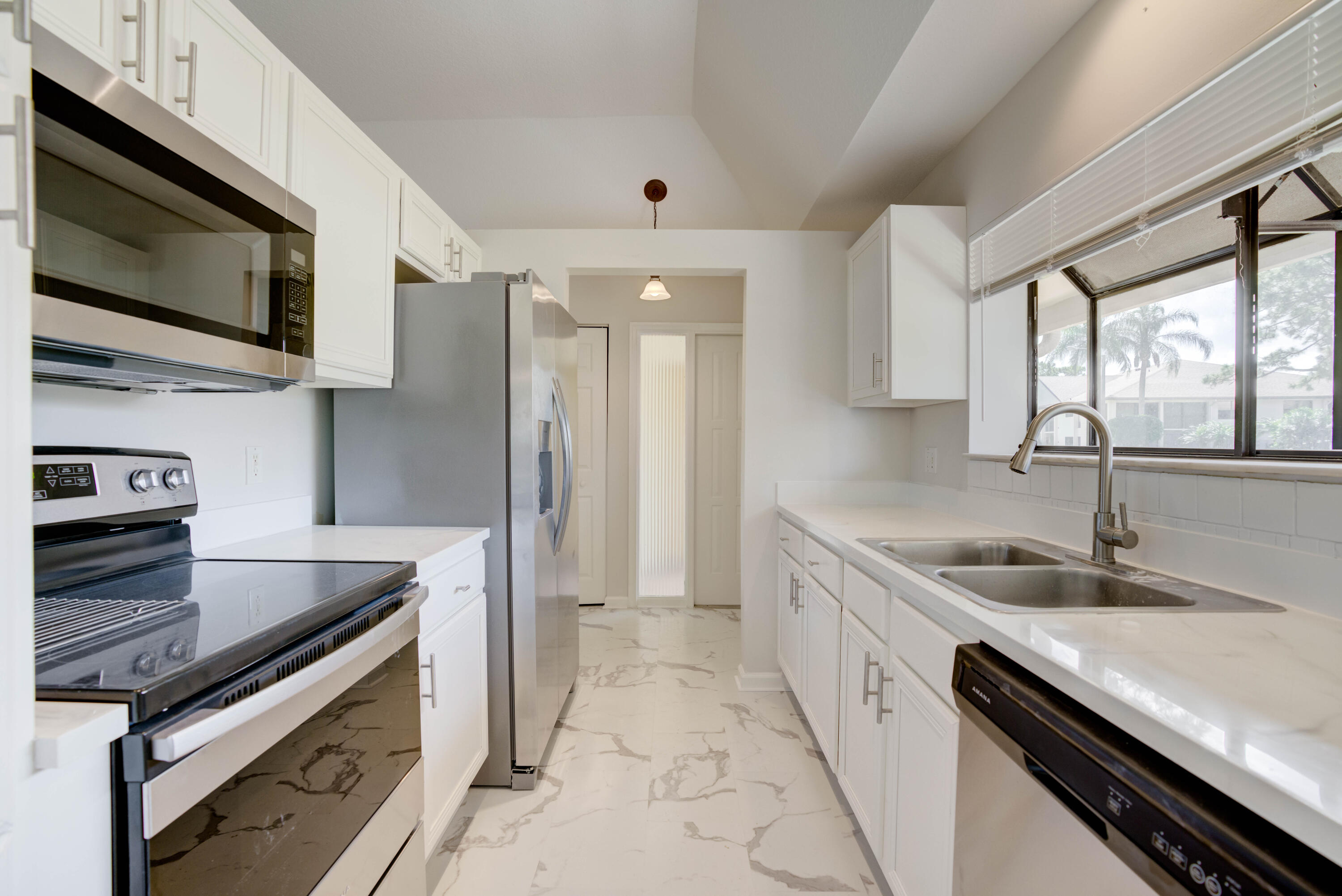 107 Half Moon Circle, Unit D Jupiter, FL 33458 - Photo 5 of 23 08__mlp6382_3_4_5_6