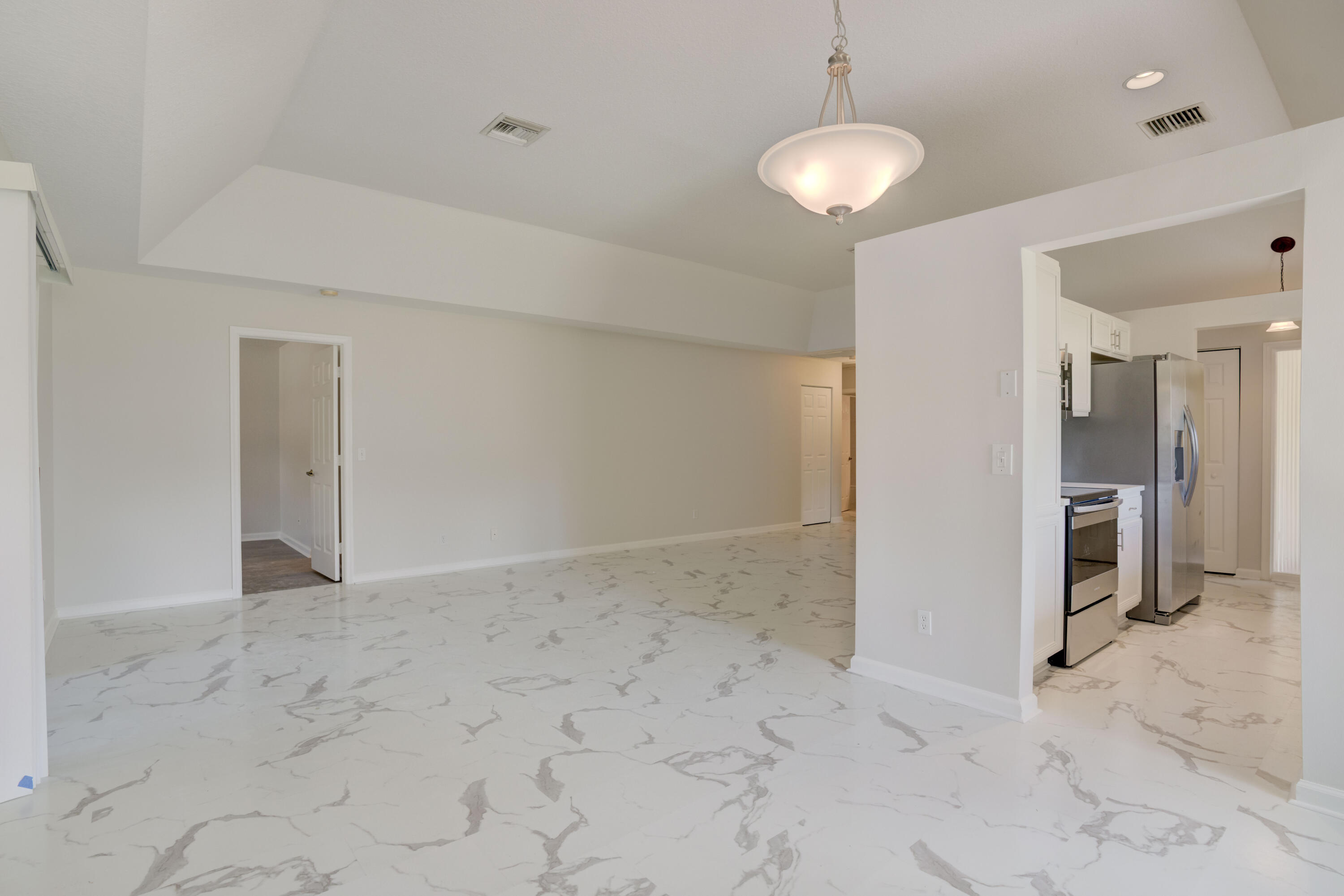 107 Half Moon Circle, Unit D Jupiter, FL 33458 - Photo 7 of 23 10__mlp6392_3_4_5_6