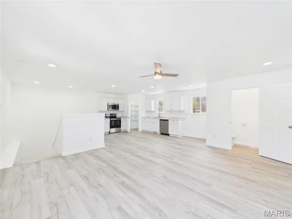 $339,900 | 16201 Haidyn Road, Unit A & B, St. Robert, MO 65584