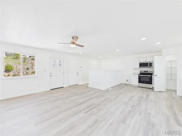 $339,900 | 16201 Haidyn Road, Unit A & B, St. Robert, MO 65584