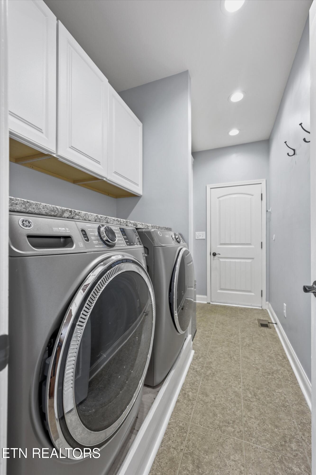 104 Crystal Cove Lane Oak Ridge, TN 37830 - Photo 13 of 36 laundry room to garage