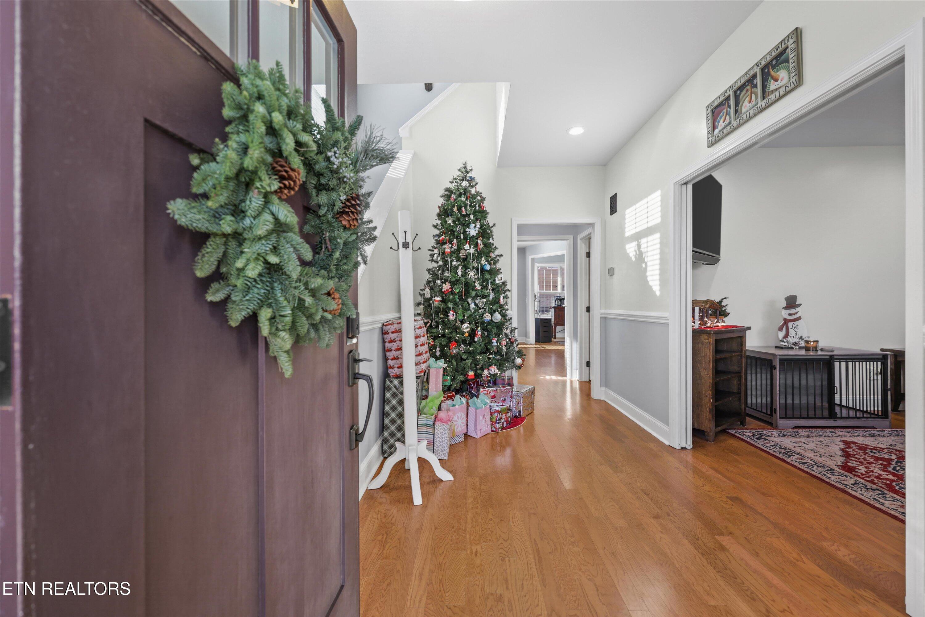 104 Crystal Cove Lane Oak Ridge, TN 37830 - Photo 2 of 36 front entrance