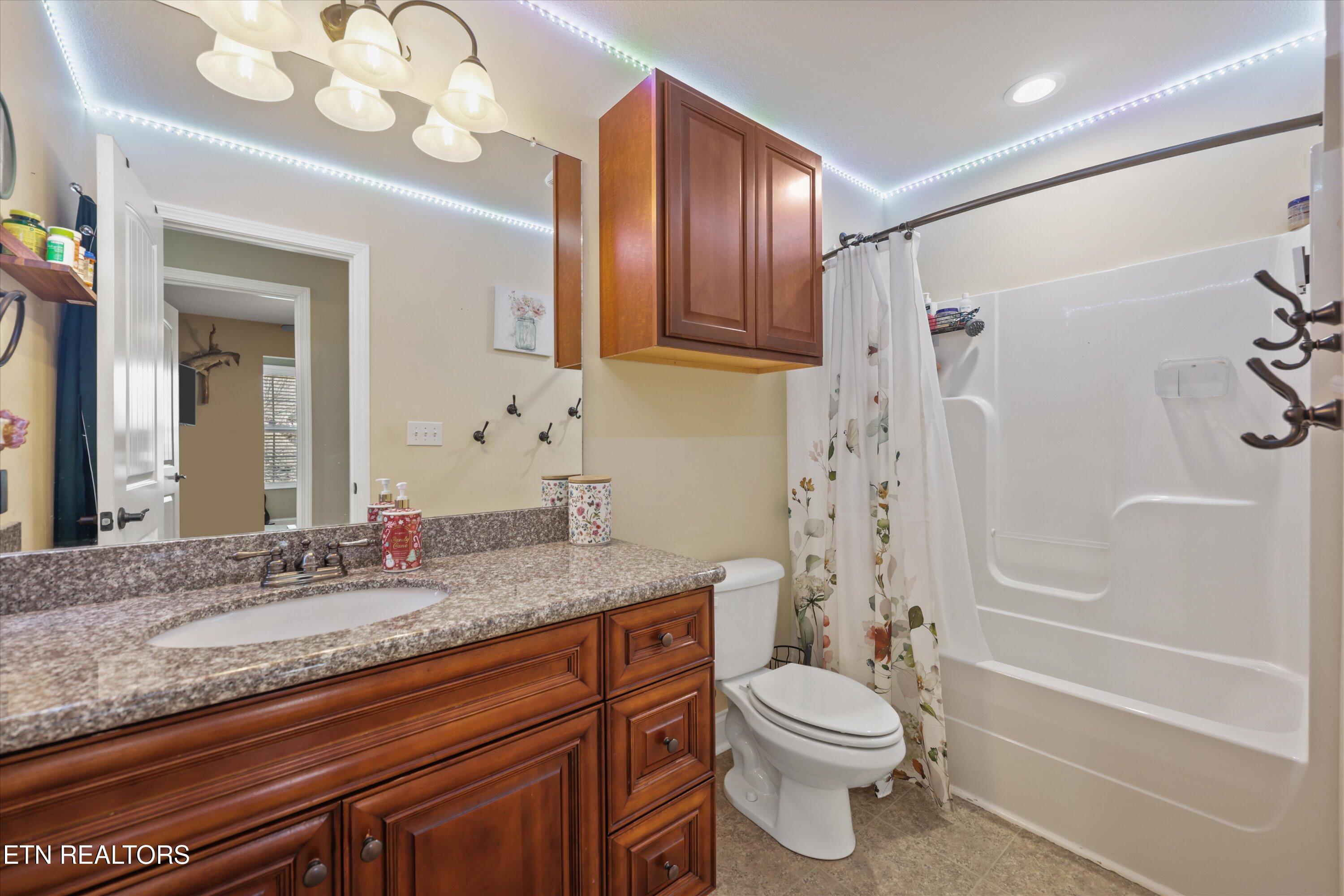 104 Crystal Cove Lane Oak Ridge, TN 37830 - Photo 24 of 36 2nd full bathroom