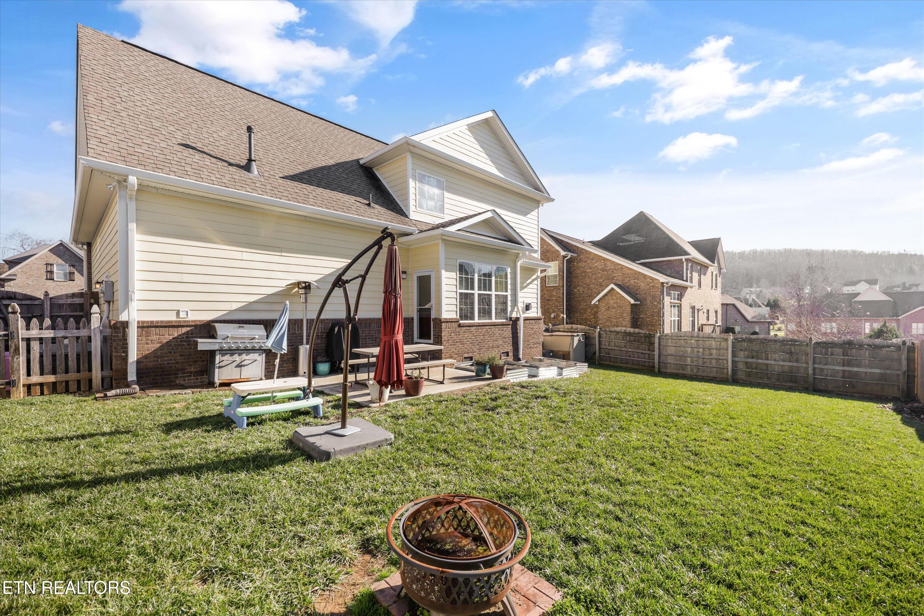 104 Crystal Cove Lane Oak Ridge, TN 37830 - Photo 28 of 36 fenced in yard