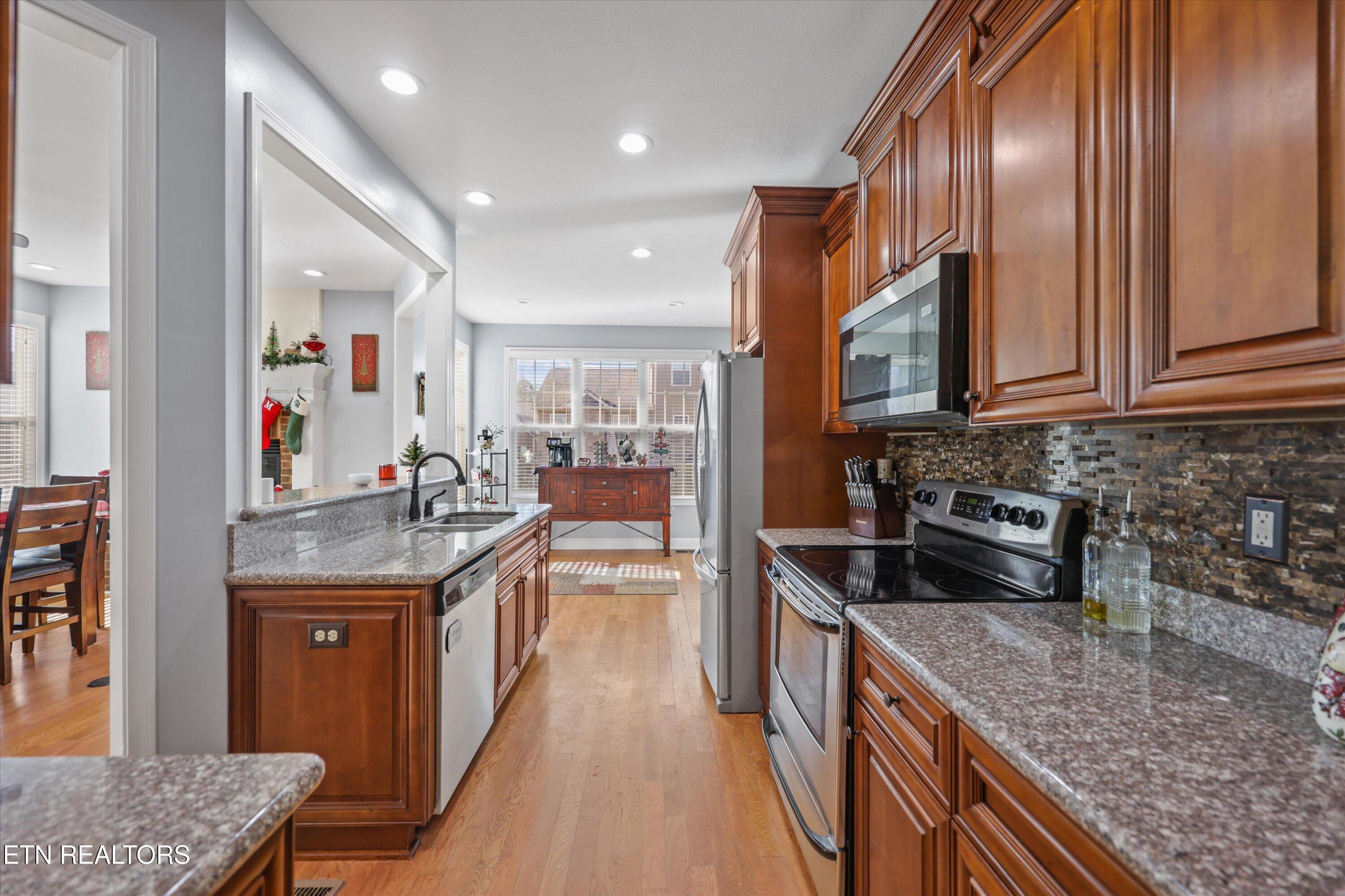104 Crystal Cove Lane Oak Ridge, TN 37830 - Photo 9 of 36 kitchen