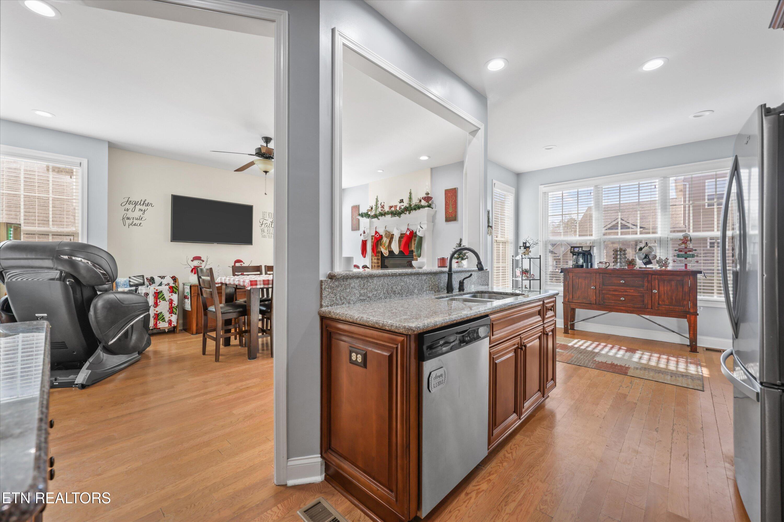 104 Crystal Cove Lane Oak Ridge, TN 37830 - Photo 10 of 36 kitchen