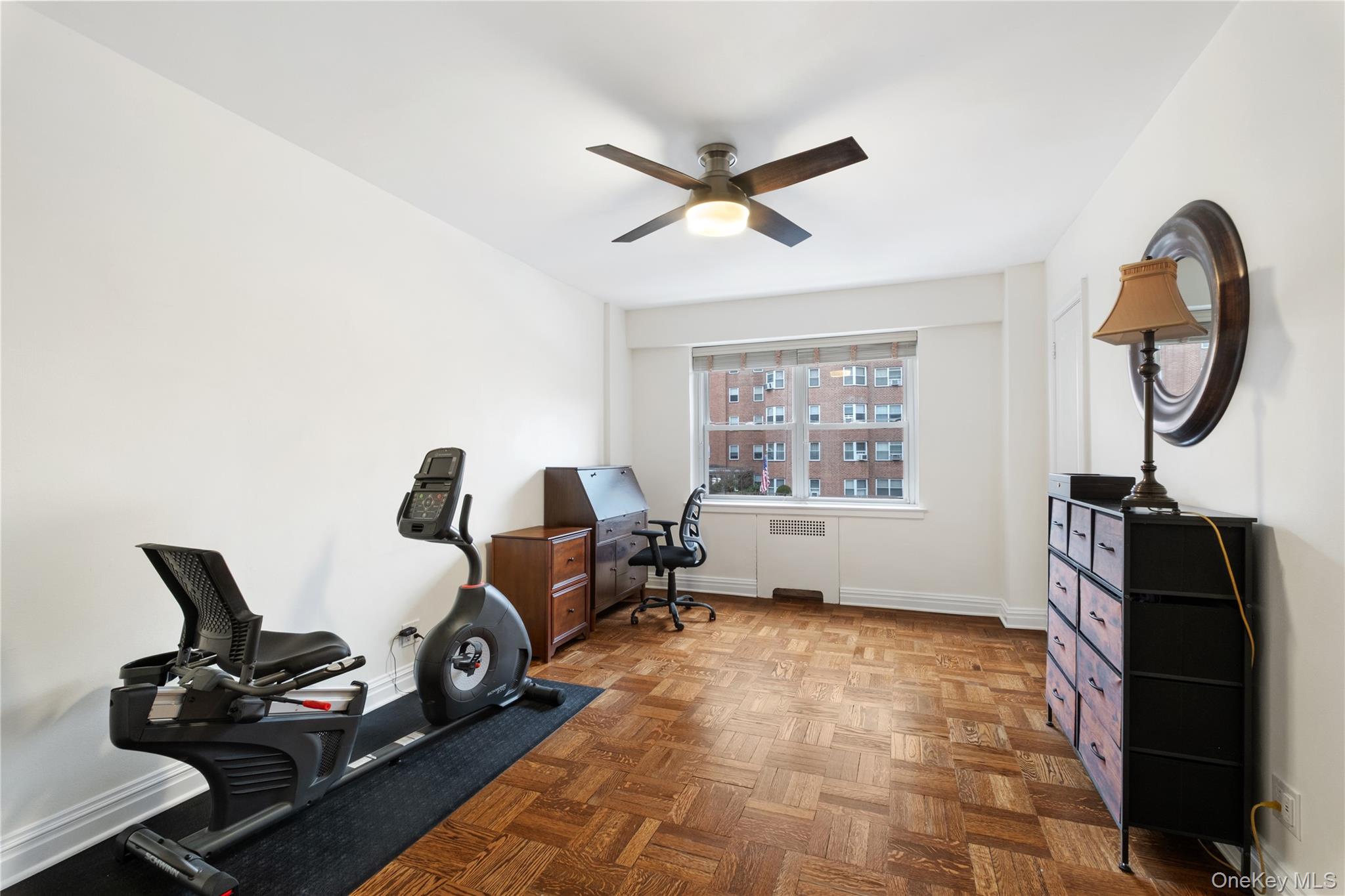 235 Garth Road, Unit E2A Scarsdale, NY 10583 - Photo 23 of 37 a living room with furniture